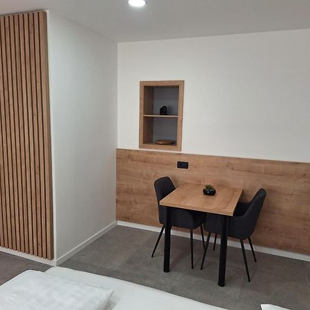 Prenocisca Kralj Appartement Komenda Buitenkant foto