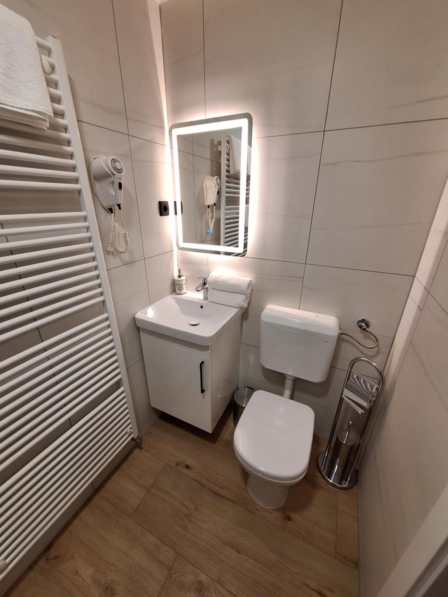 Prenocisca Kralj Appartement Komenda Buitenkant foto